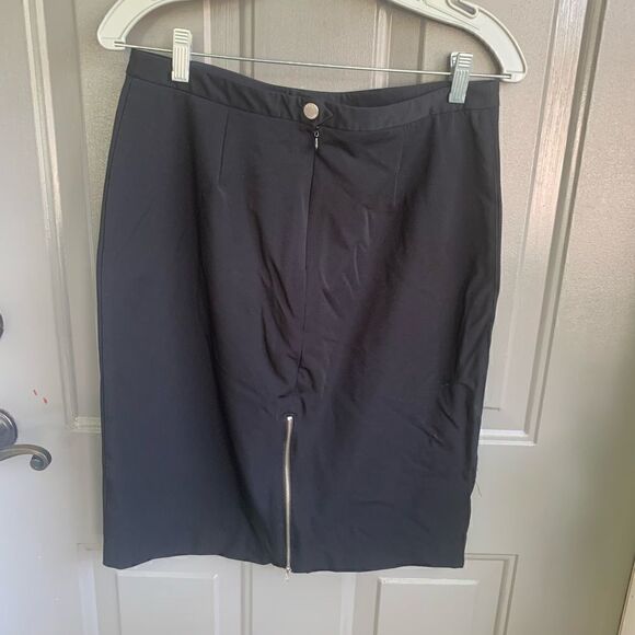 Isaac Mizrahi Black Pencil Skirt with Back Zip Pleat size 10 - Picture 2 of 4